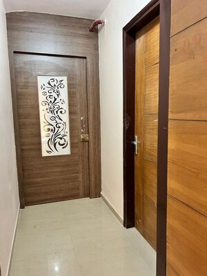 Building Lobby in 3.5 BHK Apartment at Omaxe R2, Gomti Nagar – for Rent
