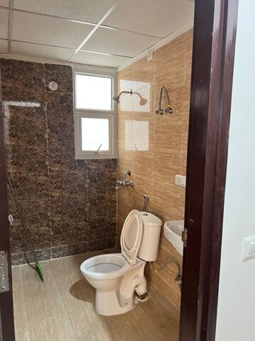 Bathroom in 3.5 BHK Apartment at Omaxe R2, Gomti Nagar – for Rent