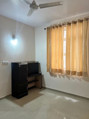 Living Room in 3.5 BHK Apartment at Omaxe R2, Gomti Nagar – for Rent