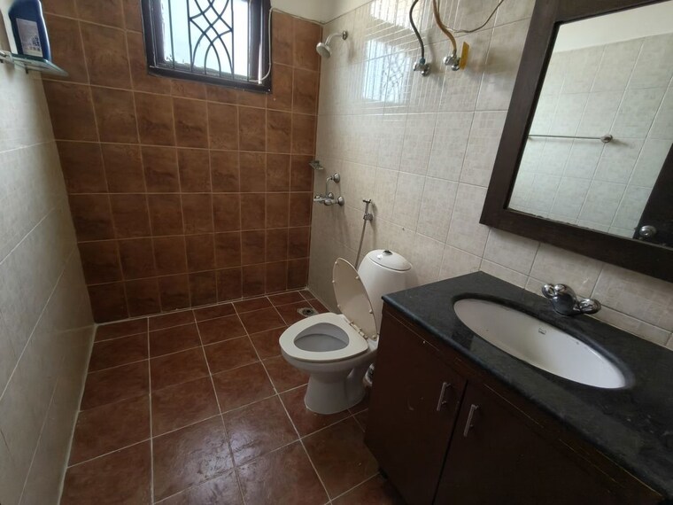 Bathroom, ss-the-lilac 3.5 Bedroom 290 Sq.Yd. Builder Floor In Sector 49 Gurgaon 9754178