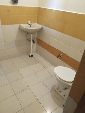 Bathroom in 1 BHK Builder Floor at Sector 52 – for Rent