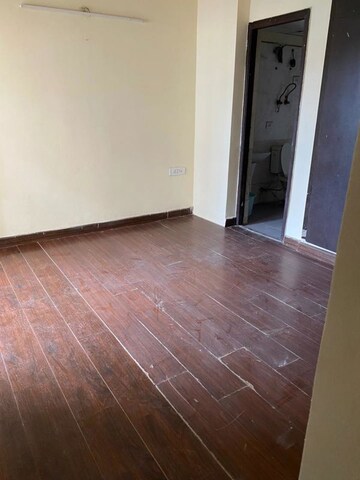 Room in 2 BHK Apartment at Gardenia Gateway, Sector 75 – for Rent