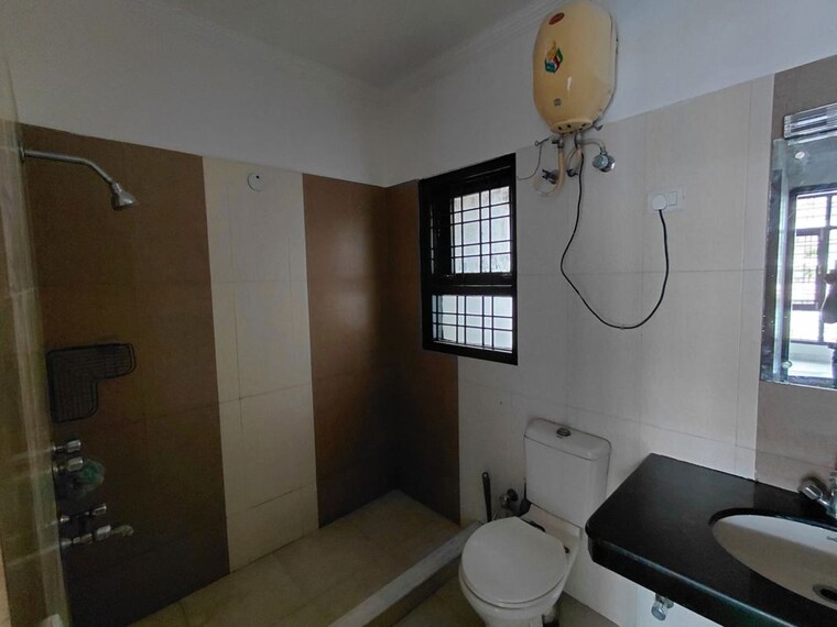 Bathroom, dlf-windsor-court 4 Bedroom 2985 Sq.Ft. Apartment In Dlf Phase iv Gurgaon 9754220