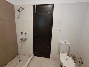 Bathroom in 4 BHK Apartment at DLF Windsor Court, Dlf Phase iv – for Rent