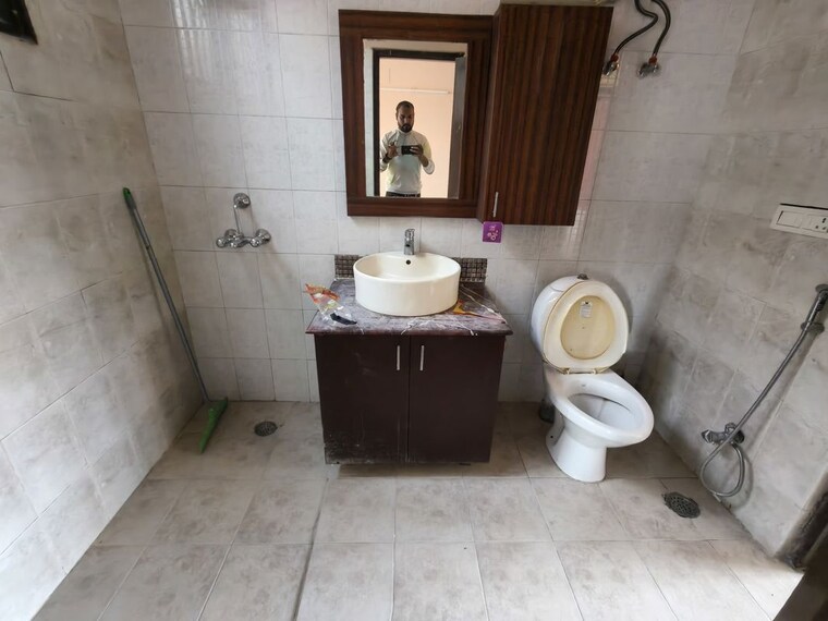 Bathroom, ss-the-lilac 3.5 Bedroom 290 Sq.Yd. Builder Floor In Sector 49 Gurgaon 9754292