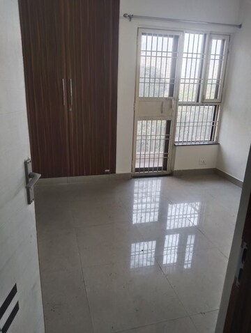 Room in 2 BHK Apartment at Gardenia Grace, Sector 61 – for Rent