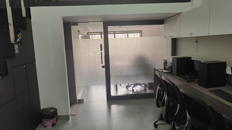 Team Area, malad west Commercial Office Space 650 Sq.Ft. In Malad West Mumbai 9754334