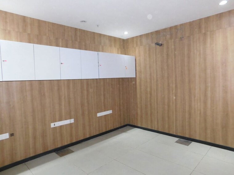 Room, central-plaza-santacruz-east Commercial Showroom 1400 Sq.Ft. In Santacruz East Mumbai 9216652