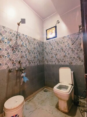 Attached Bathroom in 2 BHK Builder Floor at Dwarka Mor – for Rent