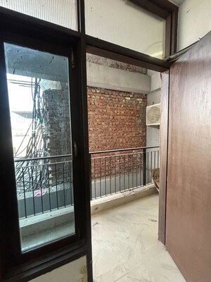 Room in 2 BHK Apartment at Palm Residency Chhatarpur, Chattarpur – for Rent