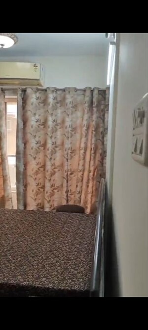 Bedroom in 2 BHK Apartment at Vile Parle East – for Rent