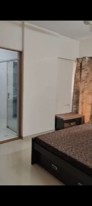 Room in 2 BHK Apartment at Vile Parle East – for Rent