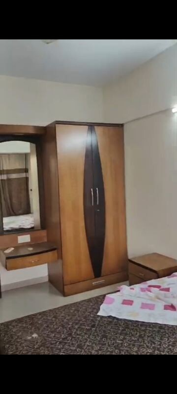 Bedroom in 2 BHK Apartment at Vile Parle East – for Rent