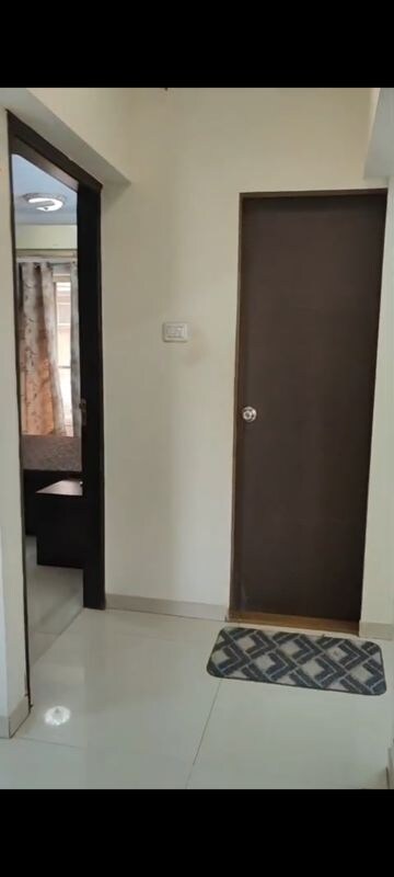 Room in 2 BHK Apartment at Vile Parle East – for Rent
