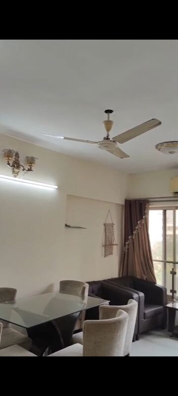 2 BHK Apartment For Rent in Vile Parle East