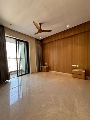 Room in 3 BHK Apartment at Parishram Apartments, Pali Hill – for Rent