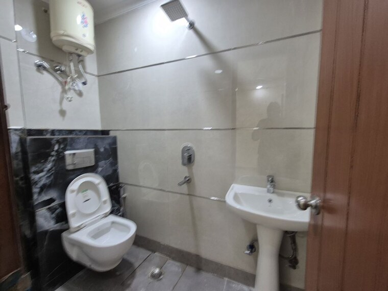 Bathroom, palm-residency-chhatarpur 3 Bedroom 1250 Sq.Ft. Apartment In Chattarpur Delhi 9754585