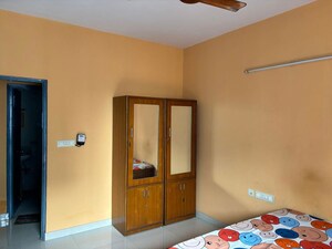 Room in 3 BHK Apartment at Hiland Park – for Rent