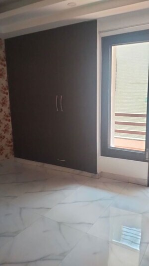 Room in 3 BHK Builder Floor at Sector 57 – for Rent