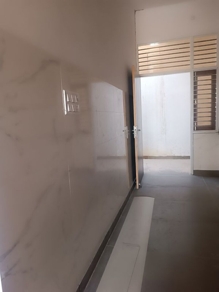 Room, modipuram 3 Bedroom 102 Sq.Yd. Independent House In Modipuram Meerut 9754791