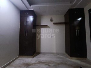 Room in 6 BHK Builder Floor at Dlf Phase I – for Rent