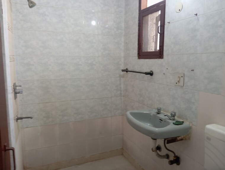 Bathroom, signature-global-solera-2 2 Bedroom 634 Sq.Ft. Apartment In Sector 107 Gurgaon 9754994