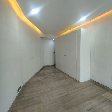 Room in 4 BHK Apartment at Lodha World Crest, Empire Mill – for Rent