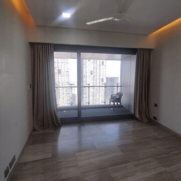 Room in 4 BHK Apartment at Lodha World Crest, Empire Mill – for Rent