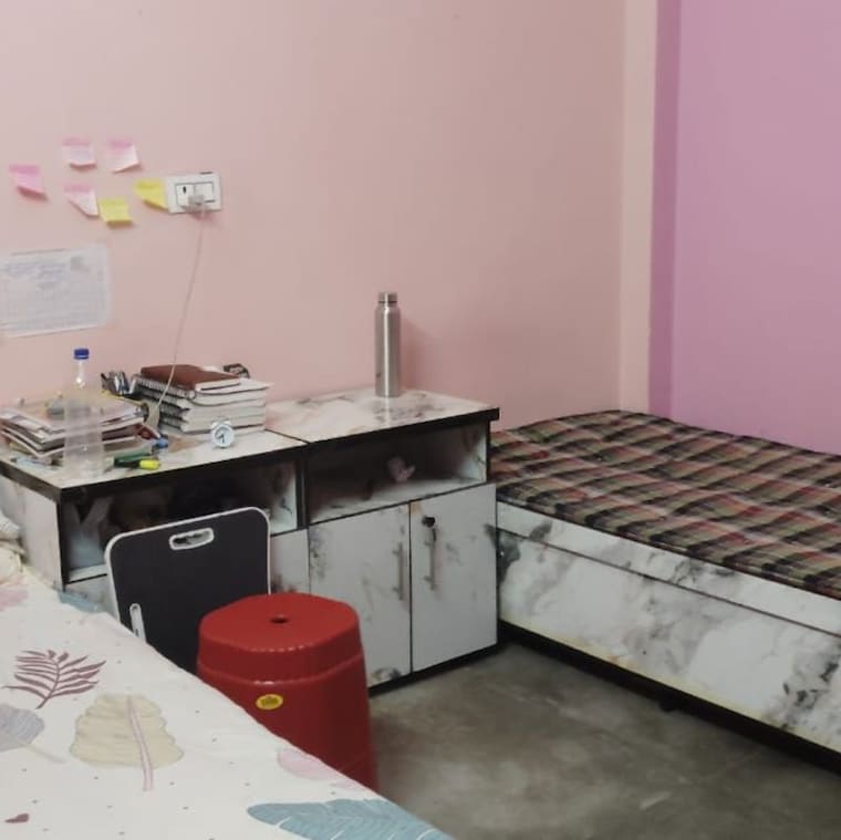 Bedroom, gomti nagar Pg For Girls In Gomti Nagar 9755284