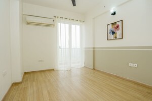 Room in 3 BHK Apartment at DLF Regal Gardens, Sector 90 – for Sale