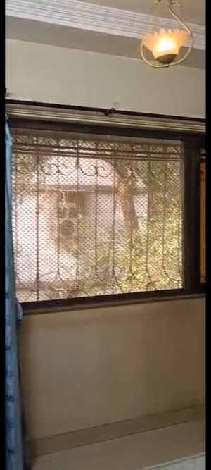 Room in 2 BHK Apartment at Rugvedi Apartment, Vile Parle East – for Rent