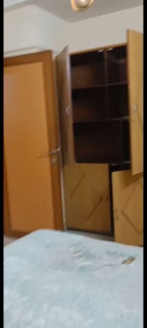 Room in 2 BHK Apartment at Rugvedi Apartment, Vile Parle East – for Rent