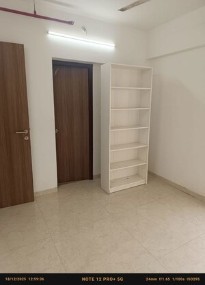 Room in 1.5 BHK Apartment at Poddar Spraha Diamond, Chembur – for Rent