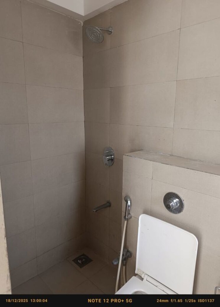 Bathroom, poddar-spraha-diamond 1.5 Bedroom 500 Sq.Ft. Apartment In Chembur Mumbai 9755407
