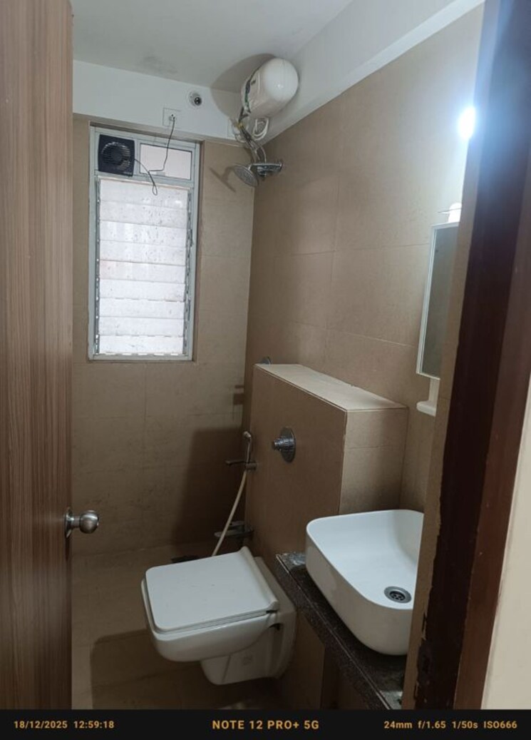 Bathroom, poddar-spraha-diamond 1.5 Bedroom 500 Sq.Ft. Apartment In Chembur Mumbai 9755407