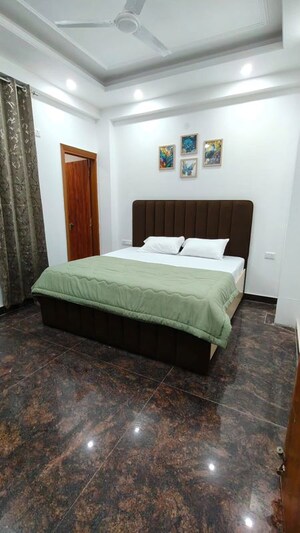 Bedroom in 1 BHK Builder Floor at Sector 56 – for Rent