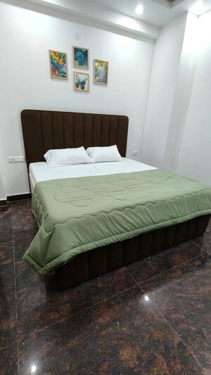 Bedroom in 1 BHK Builder Floor at Sector 56 – for Rent