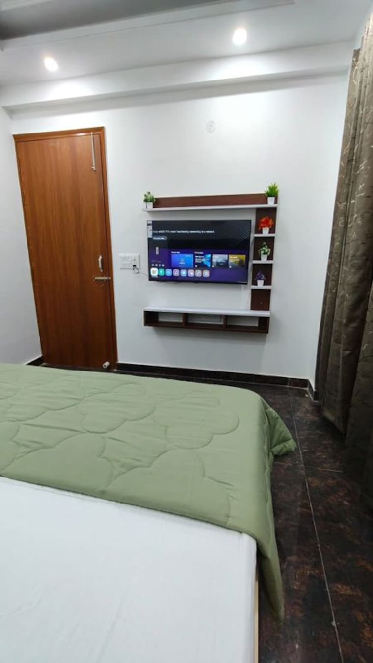 Bedroom, sector 56 1 Bedroom 180 Sq.Yd. Builder Floor In Sector 56 Gurgaon 9755443