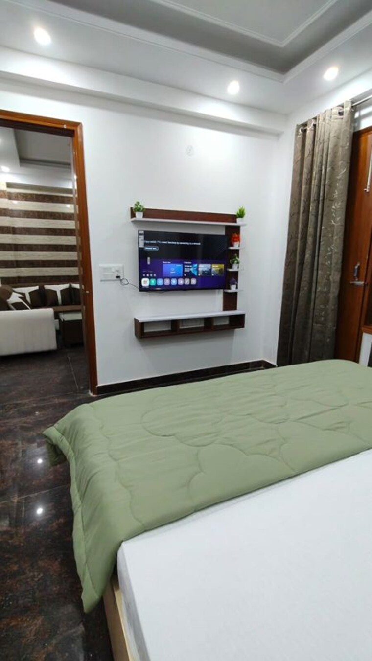 Bedroom, sector 56 1 Bedroom 180 Sq.Yd. Builder Floor In Sector 56 Gurgaon 9755443