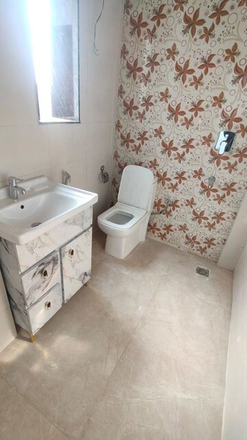 Master Bedroom in 1 BHK Builder Floor at Sector 56 – for Rent