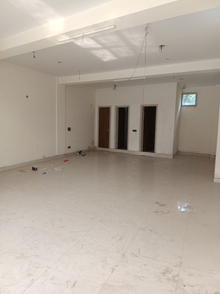 Room, maharani bagh 4 Bedroom 506 Sq.Yd. Independent House In Maharani Bagh Delhi 9755459