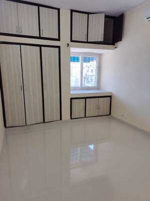Room in 2 BHK Apartment at Sector 17 Dwarka – for Rent