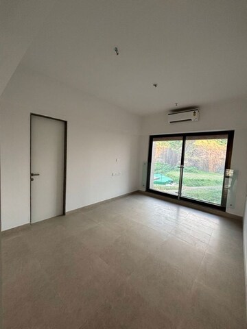 Room in 4 BHK Apartment at Kanakia Silicon Valley, Powai – for Rent