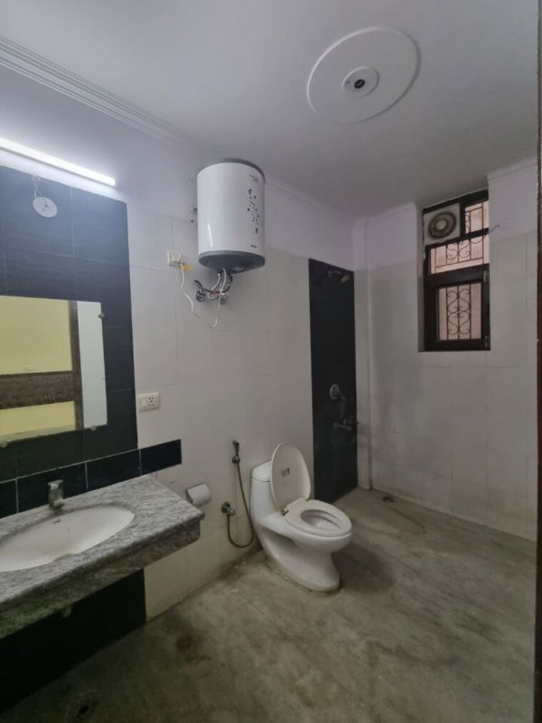 Bathroom, sector 55 2 Bedroom 1112 Sq.Ft. Independent House In Sector 55 Noida 9755623