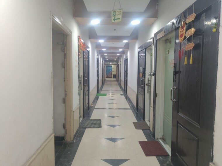 undefined, netaji subhash place Commercial Office Space 447 Sq.Ft. In Netaji Subhash Place Delhi 9755629