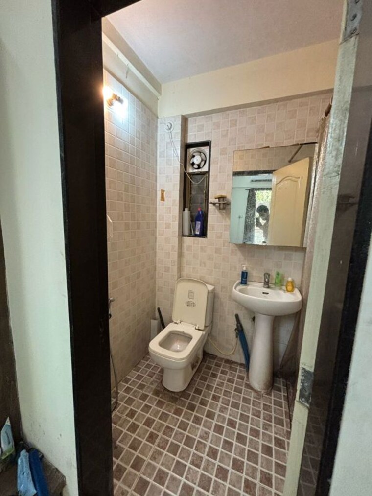 Bathroom, camelot-society 2 Bedroom 1100 Sq.Ft. Apartment In Viman Nagar Pune 9755417