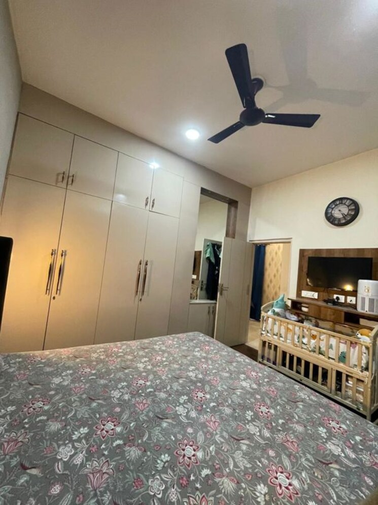 Bedroom, sector 56 4 Bedroom 300 Sq.Ft. Builder Floor In Sector 56 Gurgaon 9755810