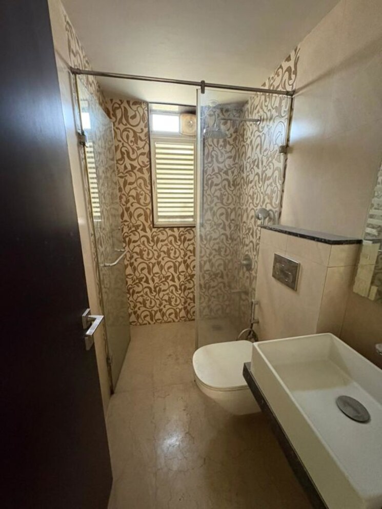 Bathroom, kolte-patil-link-palace 3 Bedroom 1079 Sq.Ft. Apartment In Santacruz West Mumbai 9755820