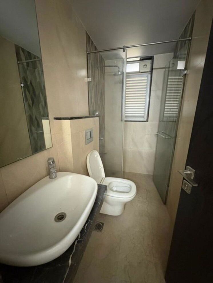 Master Bedroom, kolte-patil-link-palace 3 Bedroom 1079 Sq.Ft. Apartment In Santacruz West Mumbai 9755820