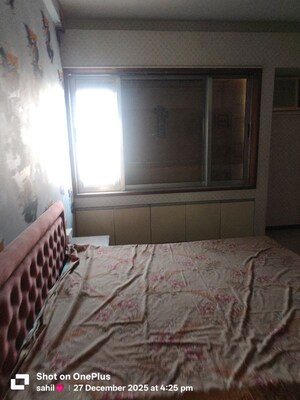 Bedroom in 3 BHK Apartment at Ashok Towers, Parel – for Rent